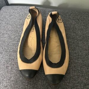 Chanel classic two tone ballet flats 7.5